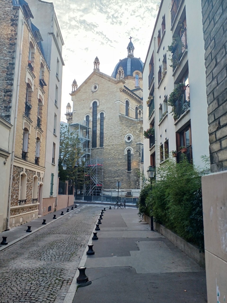 24 A street corner in Paris